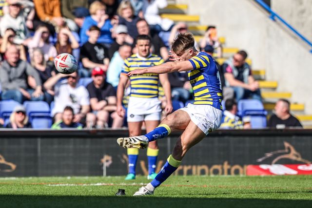 Ewan Irwin of Warrington Wolves scores a penalty during the Betfred Super League round 5 match Warrington Wolves vs Castleford Tigers at The Halliwell Jones Stadium, Warrington, United Kingdom on 21 March 2026

(Photo by Alfie Cosgrove/News Images)