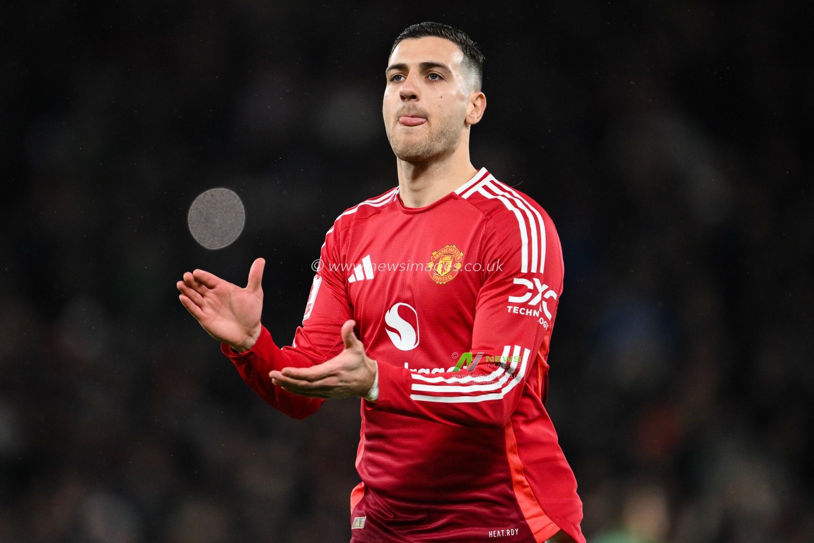 Diogo Dalot of Manchester United applauds the home fans during the Emirates FA Cup Fourth Round match Manchester United vs Leicester City at Old Trafford, Manchester, United Kingdom, 7th February 2025

(Photo by Craig Thomas/News Images)