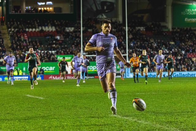Ross Byrne of Gloucester Rugby  during the Gallagher Premiership match Leicester Tigers vs Gloucester Rugby at Mattioli Woods Welford Road Stadium, Leicester, United Kingdom, 19th December 2025

(Photo by Craig Evans/News Images)

*** GER AUT SUI OUT ***