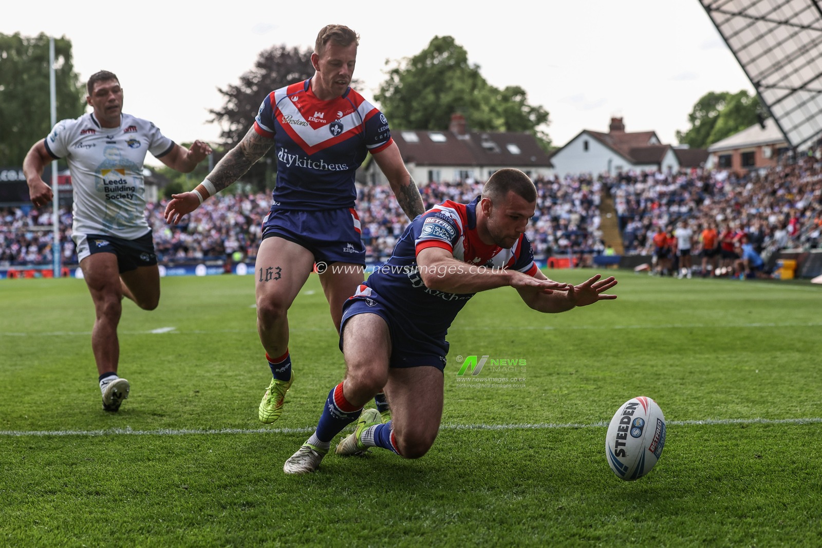 Max Jowitt of Wakefield Trinity goes over for a try during the Betfred Super League Round 13 match Leeds Rhinos vs Wakefield Trinity at Headingley Stadium, Leeds, United Kingdom, 31st May 2025

(Photo by Alfie Cosgrove/News Images)