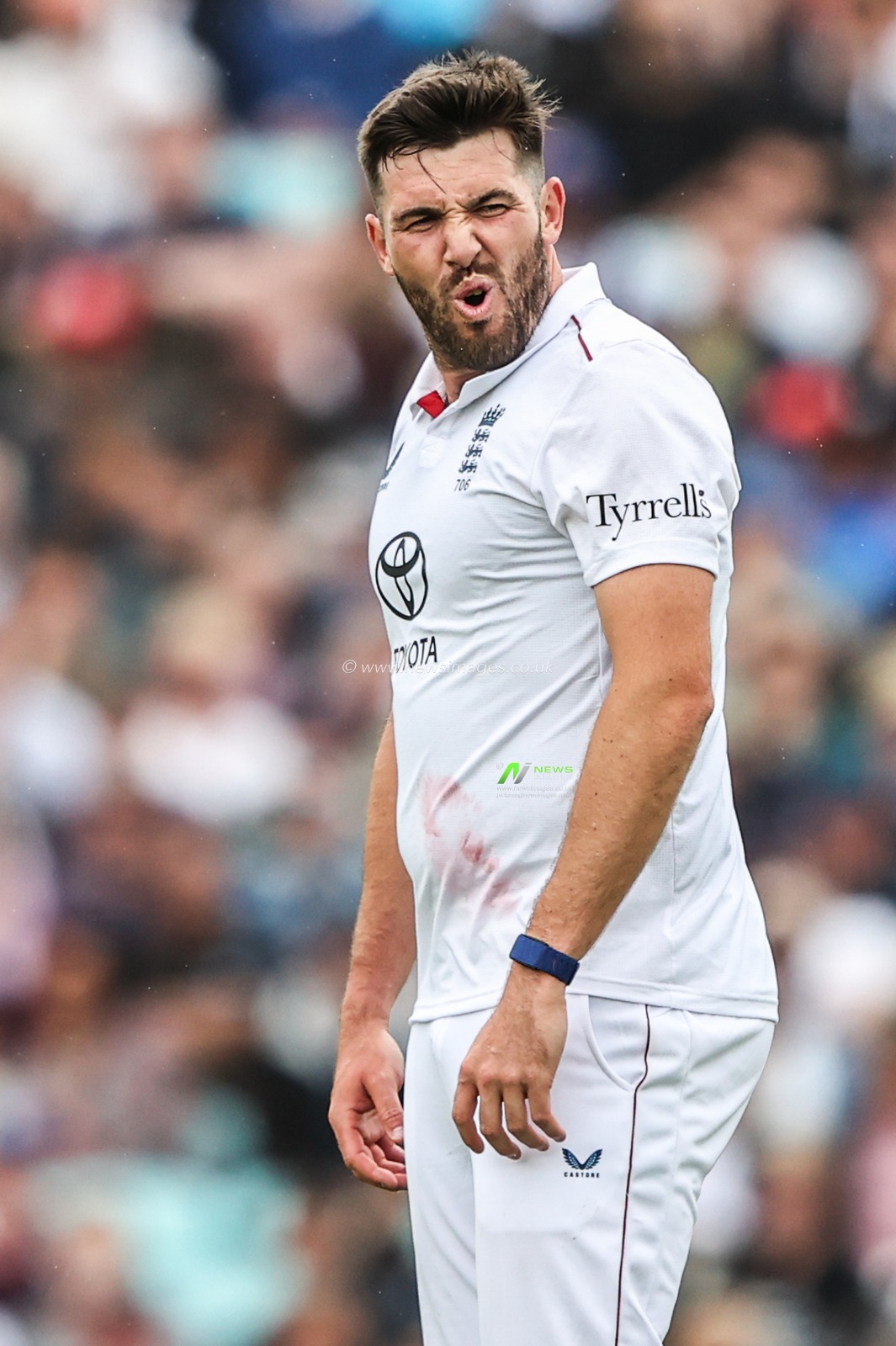 Jamie Overton of England reacts during the Rothesay 5th Rothesay Test Day 1 Match England v India at The Kia Oval, London, United Kingdom, 31st July 2025

(Photo by Alfie Cosgrove/News Images)