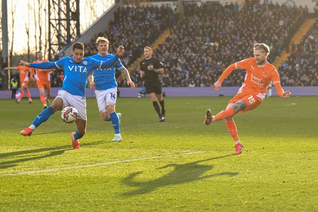 Hayden Coulson of Blackpool crosses the ball during the Sky Bet League 1 match Stockport County vs Blackpool at Edgeley Park Stadium, Stockport, United Kingdom, 1st March 2025

(Photo by Craig Thomas/News Images)