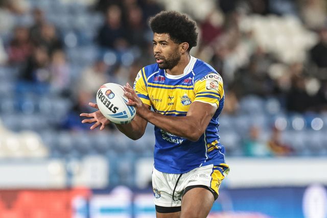 Kallum Watkins of Leeds Rhinos with the ball during the Betfred Super League Round 25 match Huddersfield Giants vs Leeds Rhinos at Accu Stadium, Huddersfield, United Kingdom, 4th September 2025

(Photo by Mark Cosgrove/News Images)