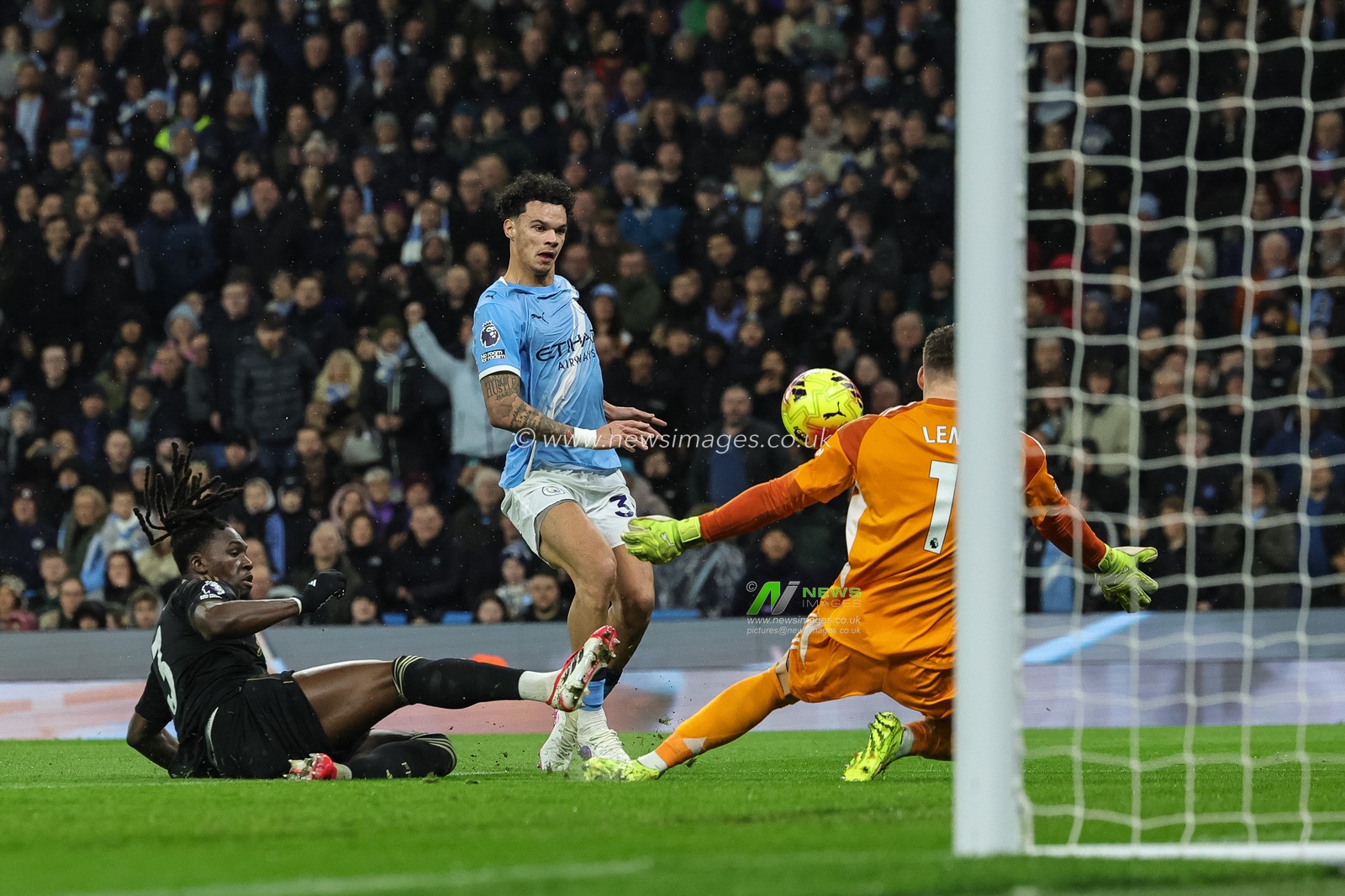 Nico O'Reilly of Manchester City scores to make it 2-0 during the Premier League match Manchester City vs Fulham at Etihad Stadium, Manchester, United Kingdom on 11 February 2026

(Photo by Mark Cosgrove/News Images)
