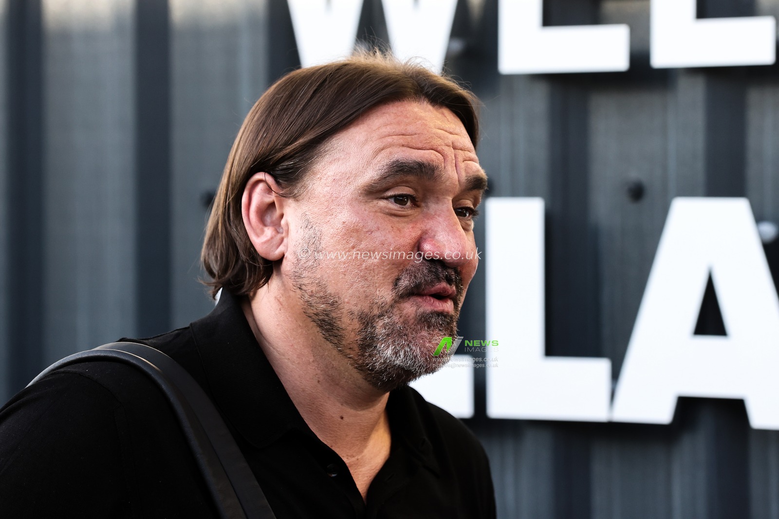 Daniel Farke manager of Leeds United arrives ahead of the Sky Bet Championship match Leeds United vs Bristol City at Elland Road, Leeds, United Kingdom, 28th April 2025

(Photo by Alfie Cosgrove/News Images)