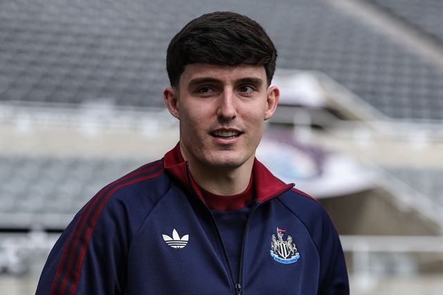 Tino Livramento of Newcastle Untied arrives during the Premier League match Newcastle Untied vs Bournemouth at St. James's Park, Newcastle, United Kingdom on 18 April 2026

(Photo by Mark Cosgrove/News Images)