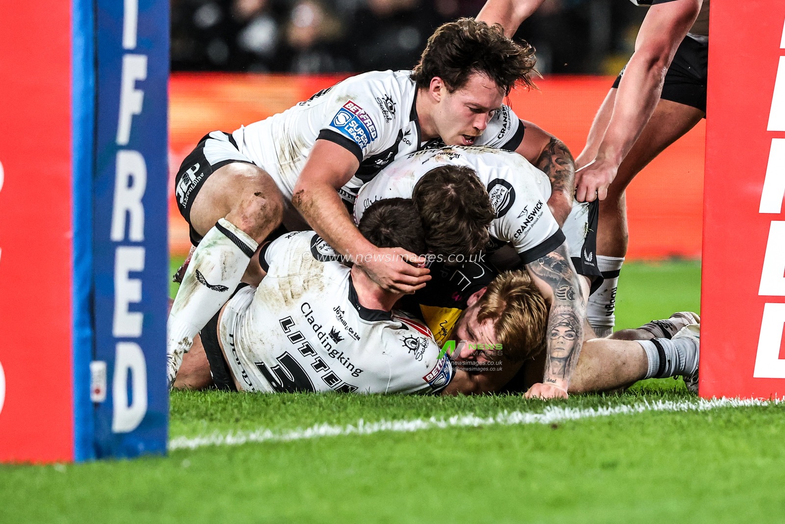 Jack Martin of York Knights is tackled before the try line by Davy Litten of Hull FC during the Betfred Super League match Hull FC vs York Knights at MKM Stadium, Hull, United Kingdom on 27 February 2026

(Photo by Alfie Cosgrove/News Images)