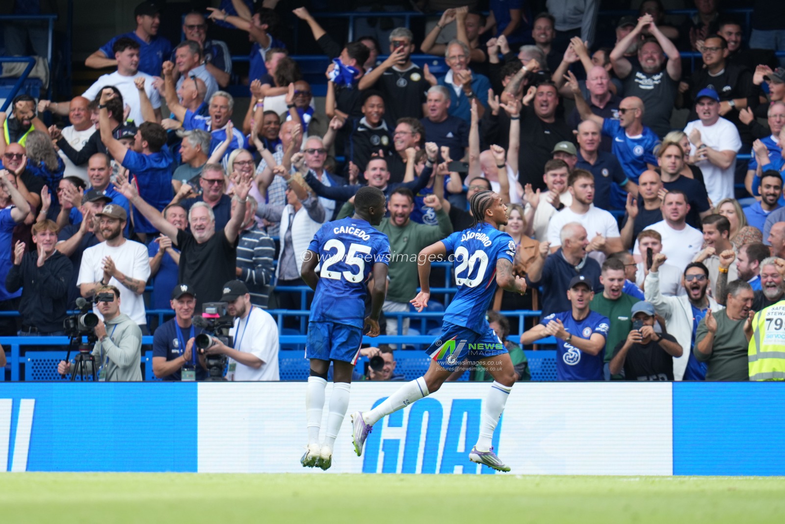 Joao Pedro of Chelsea celebrates goal to make it 1-0 during the Premier League match Chelsea vs Fulham at Stamford Bridge, London, United Kingdom, 30th August 2025

(Photo by Harvey Murphy/News Images)