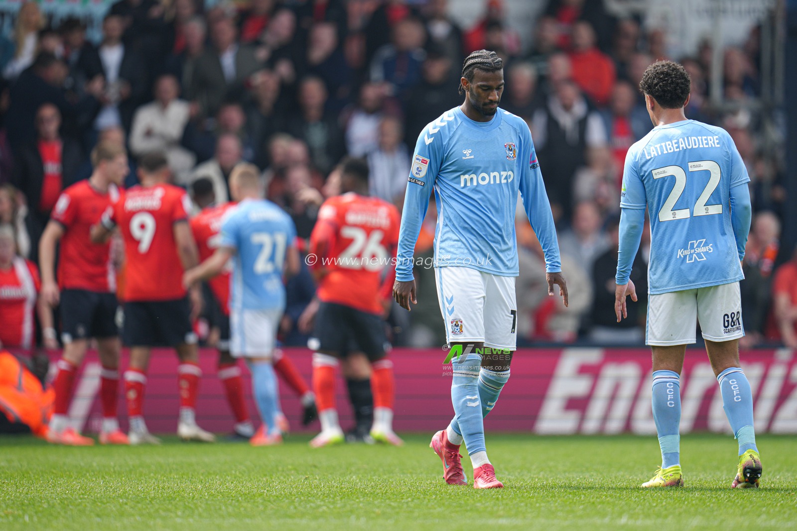 Haji Wright of Coventry City during the Sky Bet Championship match Luton Town vs Coventry City at Kenilworth Road, Luton, United Kingdom, 26th April 2025

(Photo by Harvey Murphy/News Images)