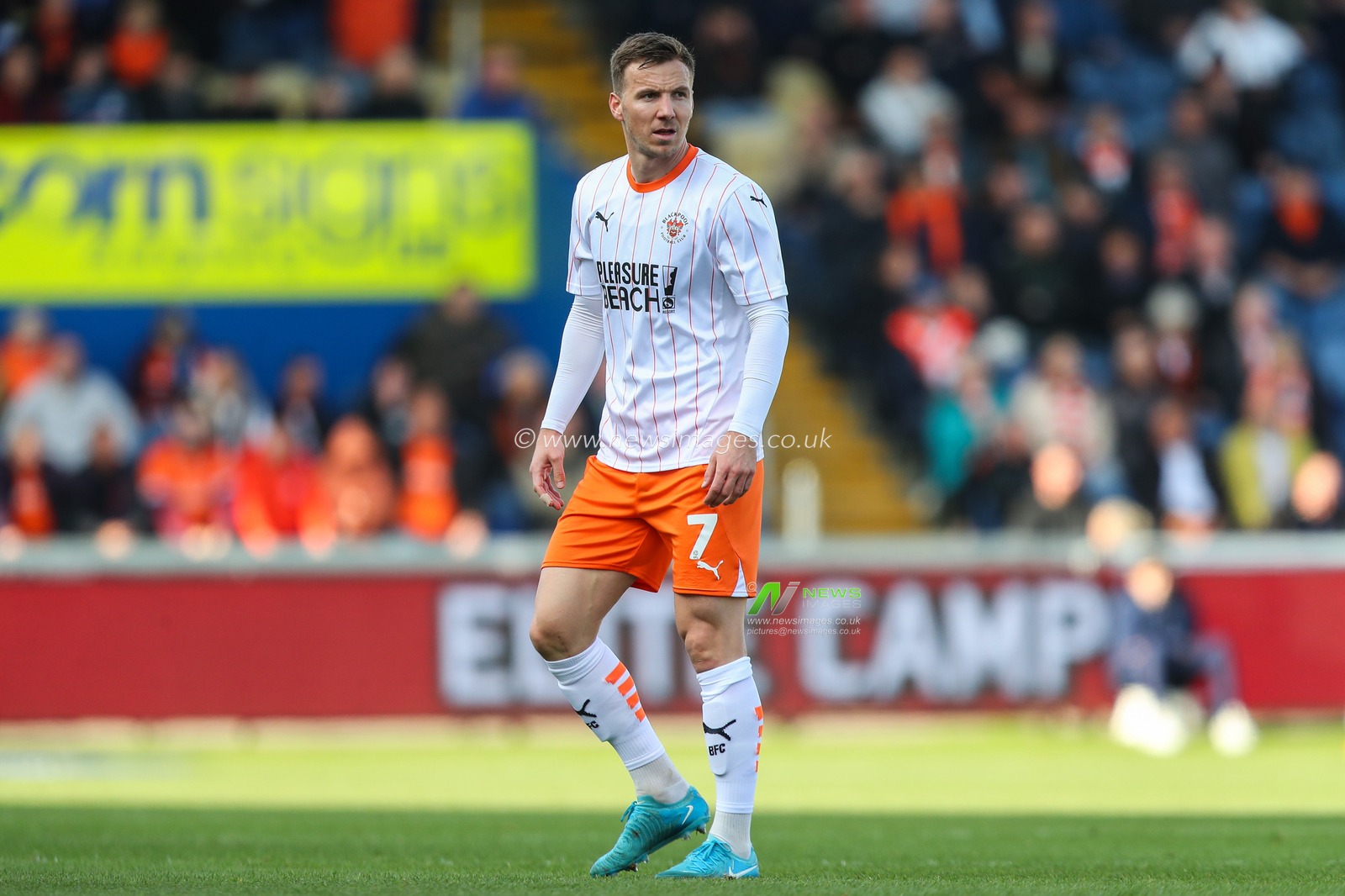 Lee Evans of Blackpool during the Sky Bet League 1 match Mansfield Town vs Blackpool at One Call Stadium, Mansfield, United Kingdom, 5th October 2024

(Photo by Gareth Evans/News Images)