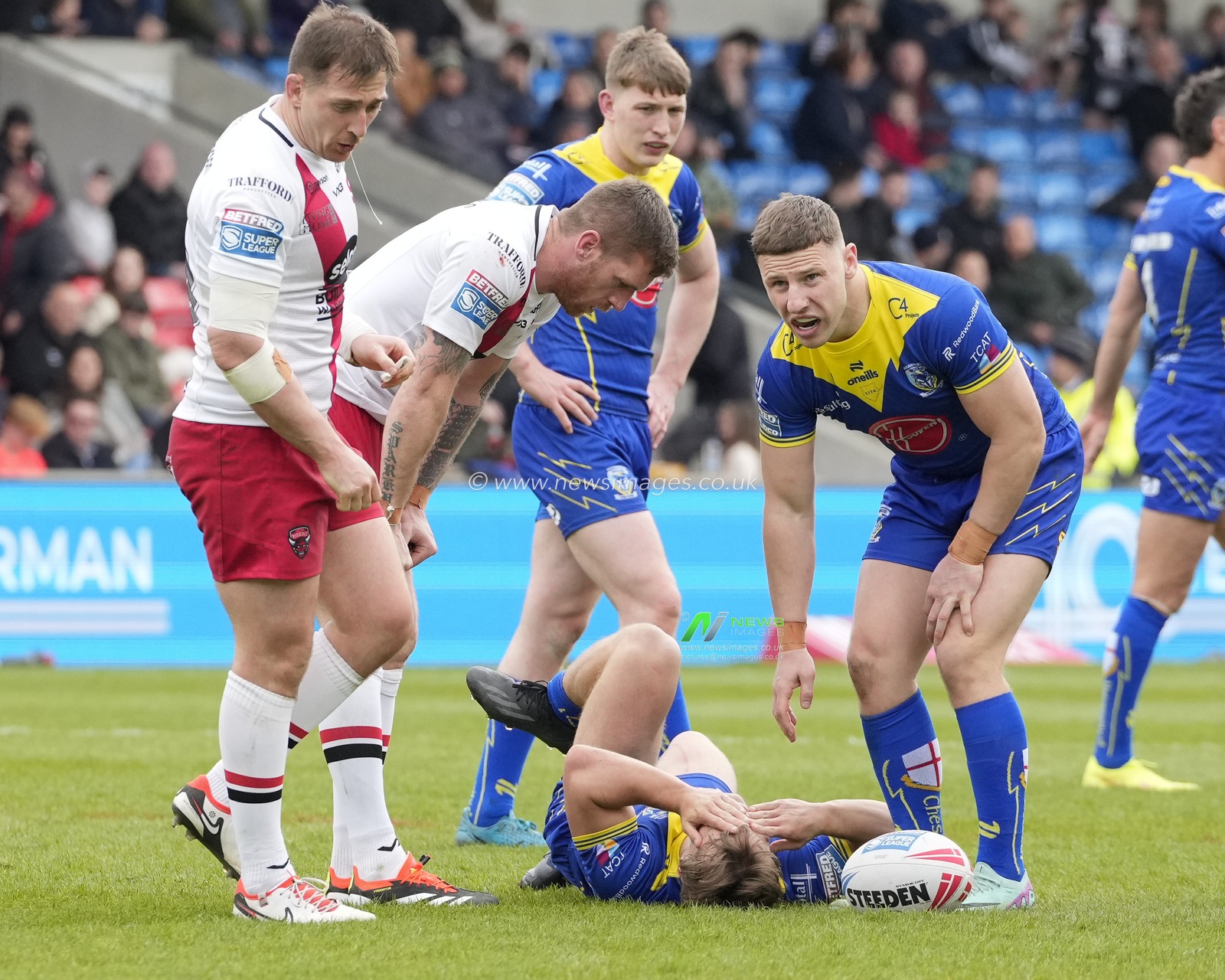 Leon Hayes of Warrington Wolves received a nasty ankle injury during the Betfred Super League Round 9 match Salford Red Devils vs Warrington Wolves at Salford Community Stadium, Eccles, United Kingdom, 27th April 2024

(Photo by Steve Flynn/News Images)