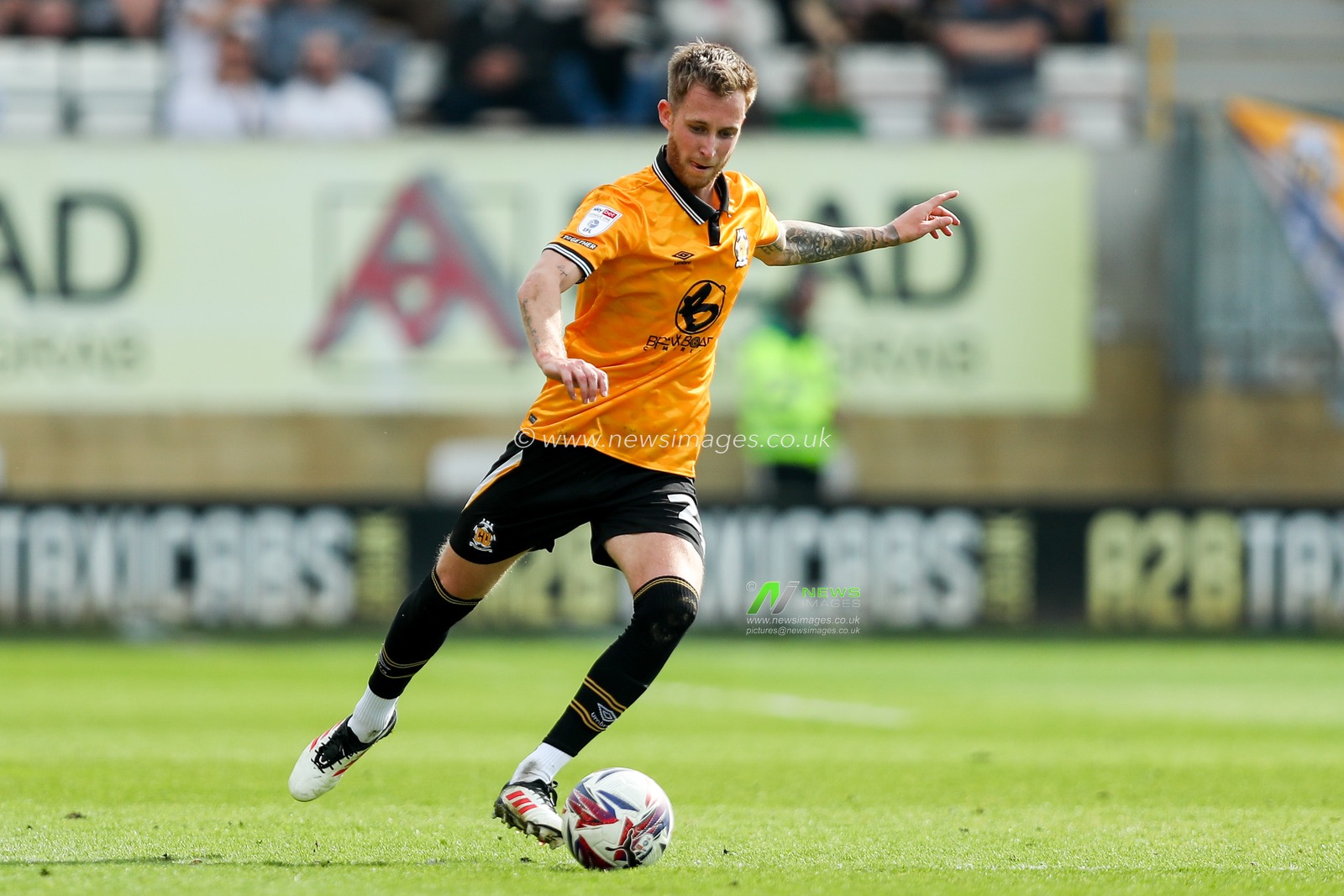 Ben Stevens of Cambridge United crosses the ball during the Sky Bet League 1 match Cambridge United vs Charlton Athletic at Cledara Abbey Stadium, Cambridge, United Kingdom, 12th April 2025

(Photo by Izzy Poles/News Images)
