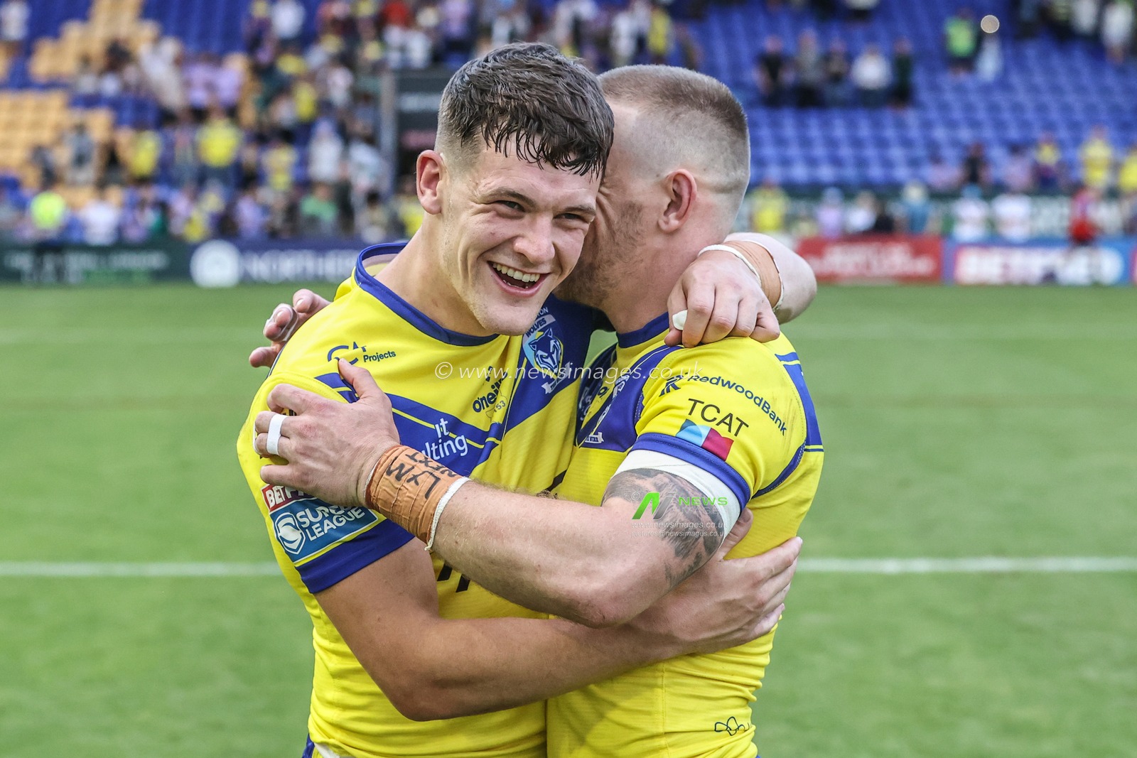 Matt Dufty of Warrington Wolves and Josh Thewlis of Warrington Wolves celebrate the win during the Betfred Super League round 16 match Warrington Wolves vs Hull FC at Halliwell Jones Stadium, Warrington, United Kingdom, 28th June 2025

(Photo by Alfie Cosgrove/News Images)