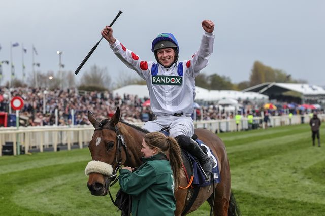 Wade Out ridden by Gavin Sheehan wins the 13:20 William Hill Handicap Hurdle during the 2026 Randox Grand National Day at Aintree Racecourse, Aintree, United Kingdom on 11 April 2026

(Photo by Mark Cosgrove/News Images)