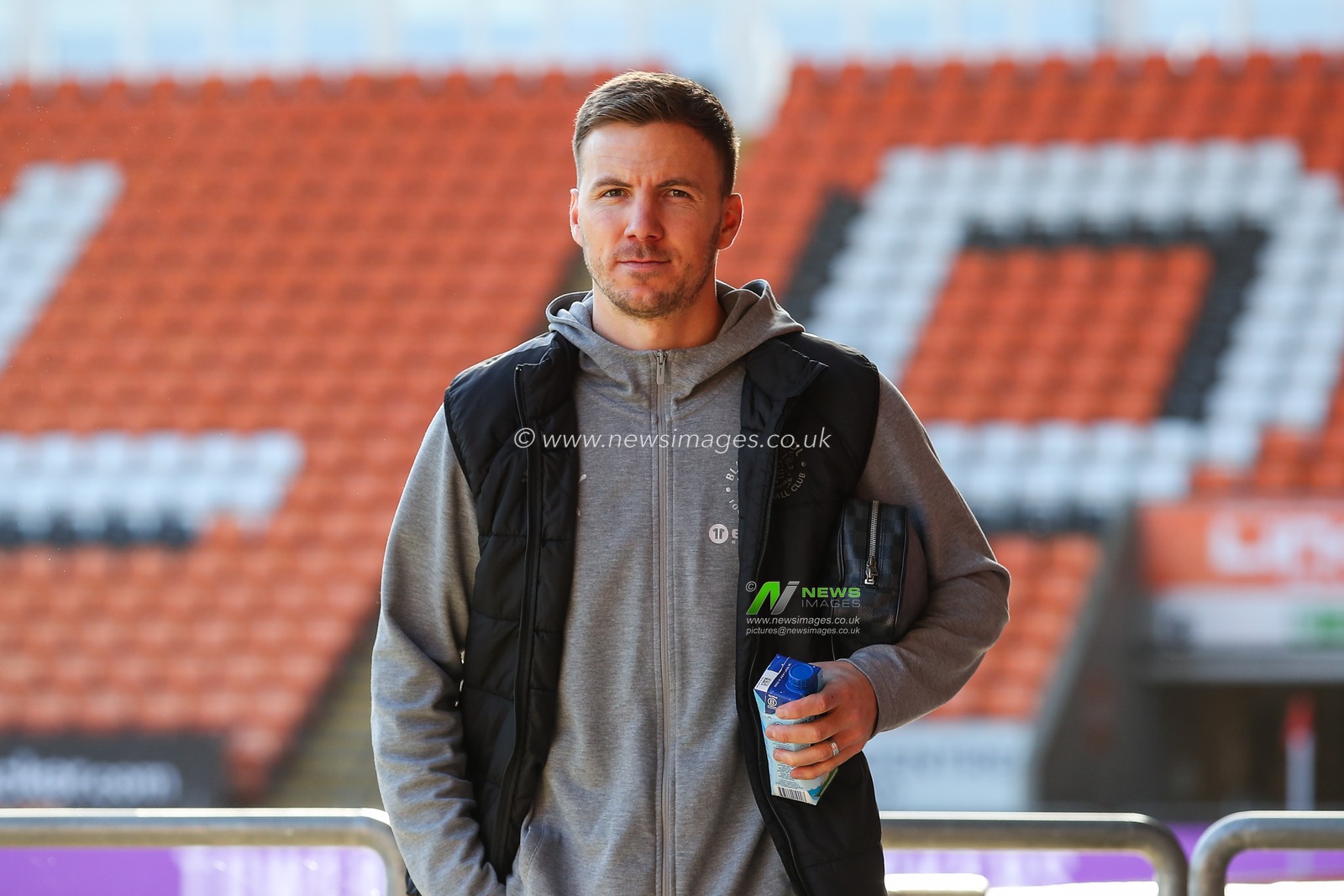 Lee Evans of Blackpool arrives ahead of the Sky Bet League 1 match Blackpool vs Barnsley at Bloomfield Road, Blackpool, United Kingdom, 19th October 2024

(Photo by Gareth Evans/News Images)