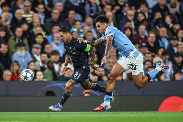 Matteo Politano of Napoli and Nico O'Reilly of Manchester City battle for the ball during the UEFA Champions League 2025/26 Phase MD1 Manchester City vs Napoli League at The City of Manchester Stadium, Manchester, United Kingdom, 18th September 2025

(Photo by Alfie Cosgrove/News Images)