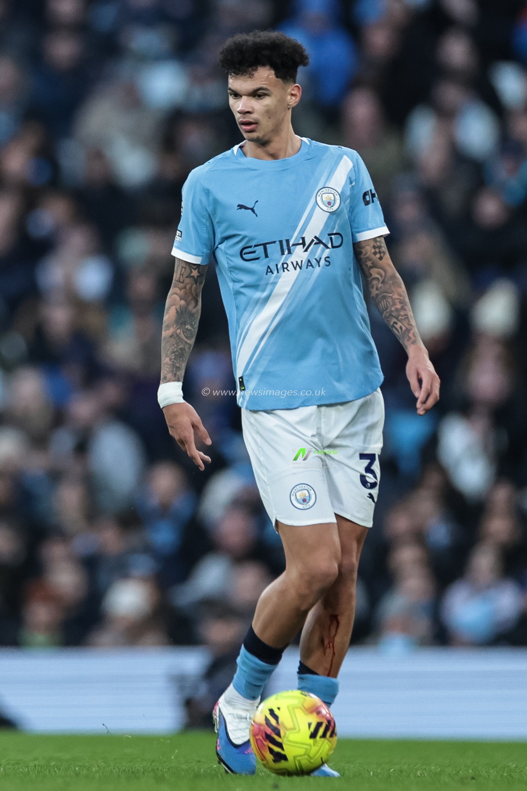 Nico O'Reilly of Manchester City with the ball during the Premier League match Manchester City vs West Ham United at Etihad Stadium, Manchester, United Kingdom, 20th December 2025

(Photo by Mark Cosgrove/News Images)

*** GER AUT SUI OUT ***