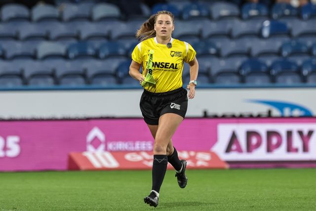 Touch Judge Tara Jones during the Betfred Super League Round 25 match Huddersfield Giants vs Leeds Rhinos at Accu Stadium, Huddersfield, United Kingdom, 4th September 2025

(Photo by Mark Cosgrove/News Images)