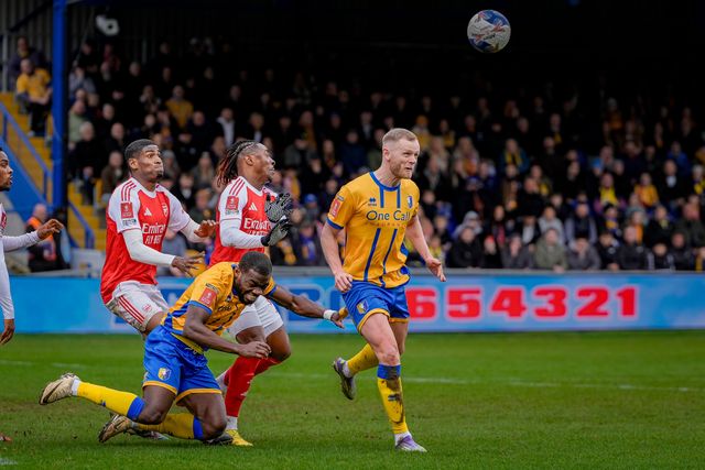 Adedeji Oshilaja of Mansfield Town battles for the ball in the air with Jurrien Timber of Arsenal during the Emirates FA Cup fifth round match Mansfield Town vs Arsenal at One Call Stadium, Mansfield, United Kingdom on 07 March 2026

(Photo by Maynard Manyowa/News Images)