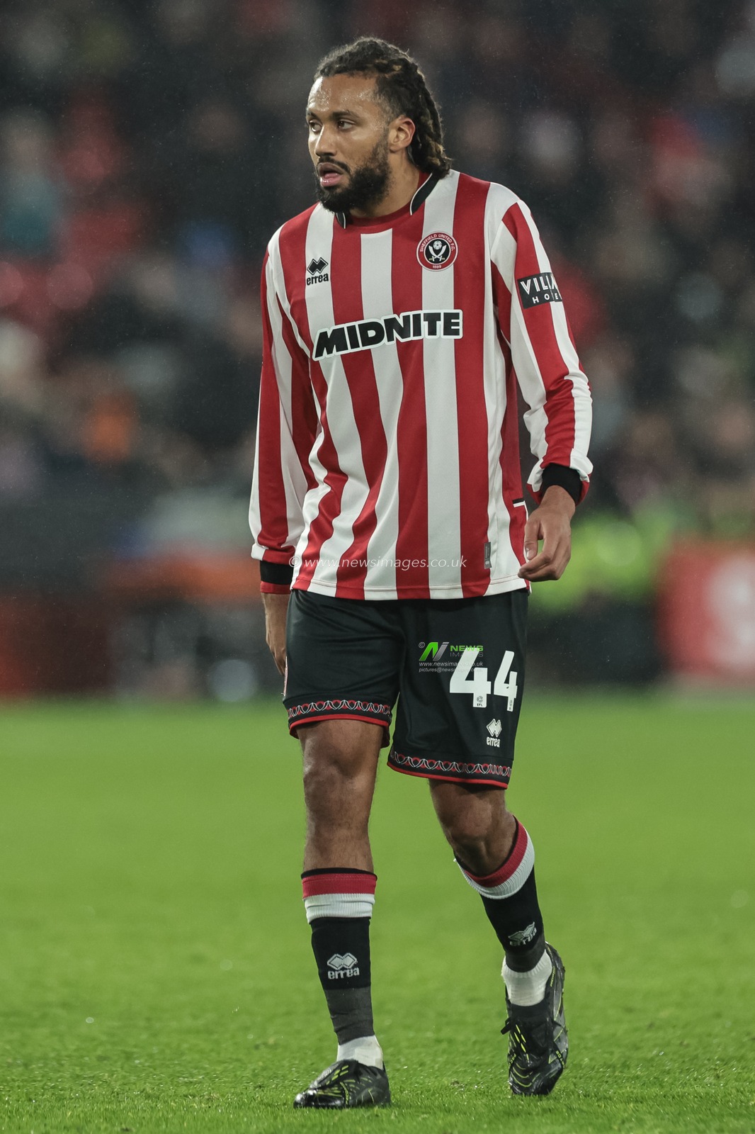Jaïro Riedewald of Sheffield United during the Sky Bet Championship match Sheffield United vs Portsmouth at Bramall Lane, Sheffield, United Kingdom, 26th November 2025

(Photo by Mark Cosgrove/News Images)

*** GER AUT SUI OUT ***