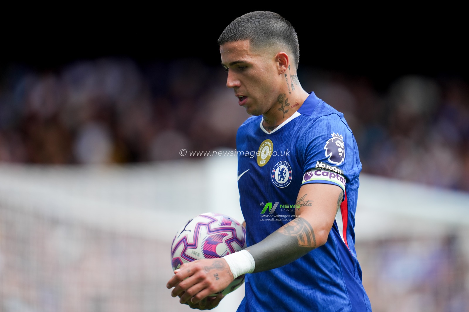 Enzo Fernández of Chelsea during the Premier League match Chelsea vs Fulham at Stamford Bridge, London, United Kingdom, 30th August 2025

(Photo by Harvey Murphy/News Images)