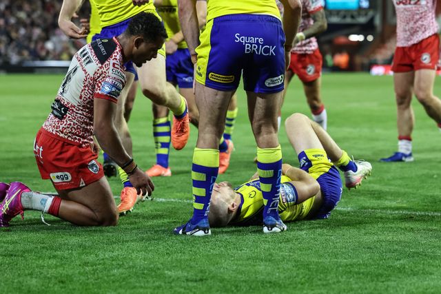 Matt Dufty of Warrington Wolves goes over but ruled out during the Betfred Super League Round 20 Leigh Leopards vs Warrington Wolves at Leigh Sports Village, Leigh, United Kingdom, 1st August 2025

(Photo by Mark Cosgrove/News Images)