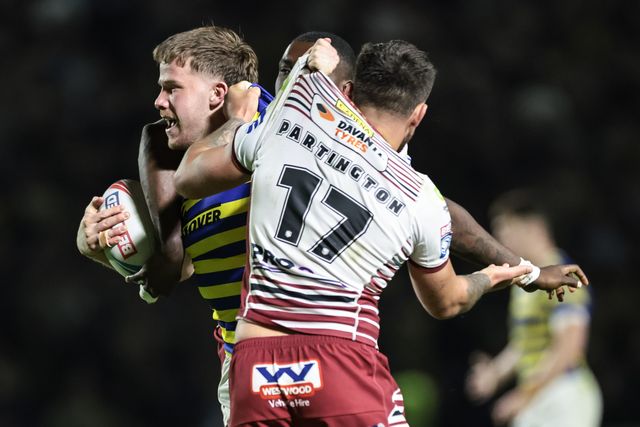 Luke Thomas of Warrington Wolves is tackled by Oliver Partington of Wigan Warriors during the Betfred Super League round 9 match Warrington Wolves vs Wigan Warriors at The Halliwell Jones Stadium, Warrington, United Kingdom on 24 April 2026

(Photo by Mark Cosgrove/News Images)