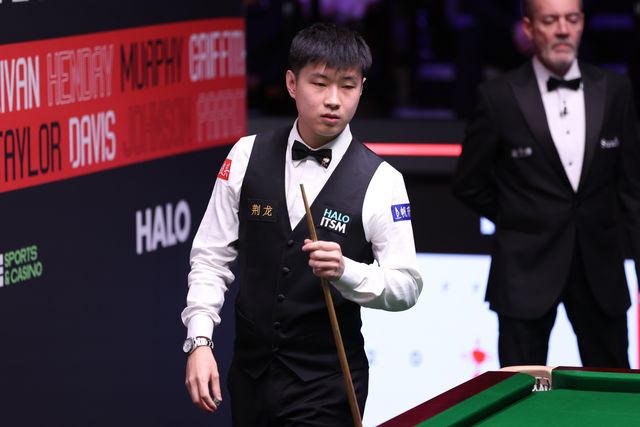 Zhao Xintong during the game against Lei Peifan during the 2025 Halo World Snooker Championship at Crucible Theatre, Sheffield, United Kingdom, 26th April 2025

(Photo by Alex Roebuck/News Images)