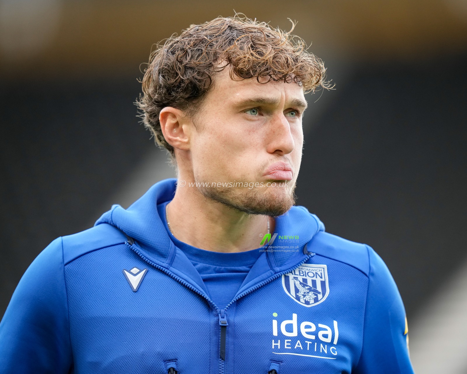 Callum Styles of West Bromwich Albion inspects the pitch prior to kick off during the Sky Bet Championship match Derby County vs West Bromwich Albion at Pride Park Stadium, Derby, United Kingdom on 09 September 2026

(Photo by Maynard Manyowa/News Images)