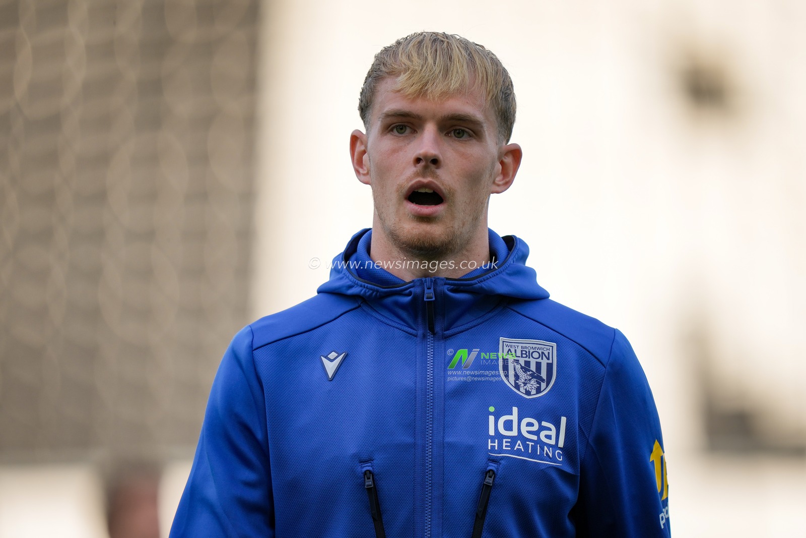 Toby Collyer of West Bromwich Albion inspects the pitch prior to kick off during the Sky Bet Championship match Derby County vs West Bromwich Albion at Pride Park Stadium, Derby, United Kingdom on 09 September 2026

(Photo by Maynard Manyowa/News Images)