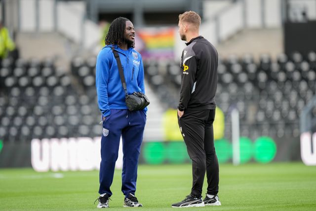 James Morrison manager of West Bromwich Albion speaks to Brayann Pereira of West Brom during the Sky Bet Championship match Derby County vs West Bromwich Albion at Pride Park Stadium, Derby, United Kingdom on 09 September 2026

(Photo by Maynard Manyowa/News Images)