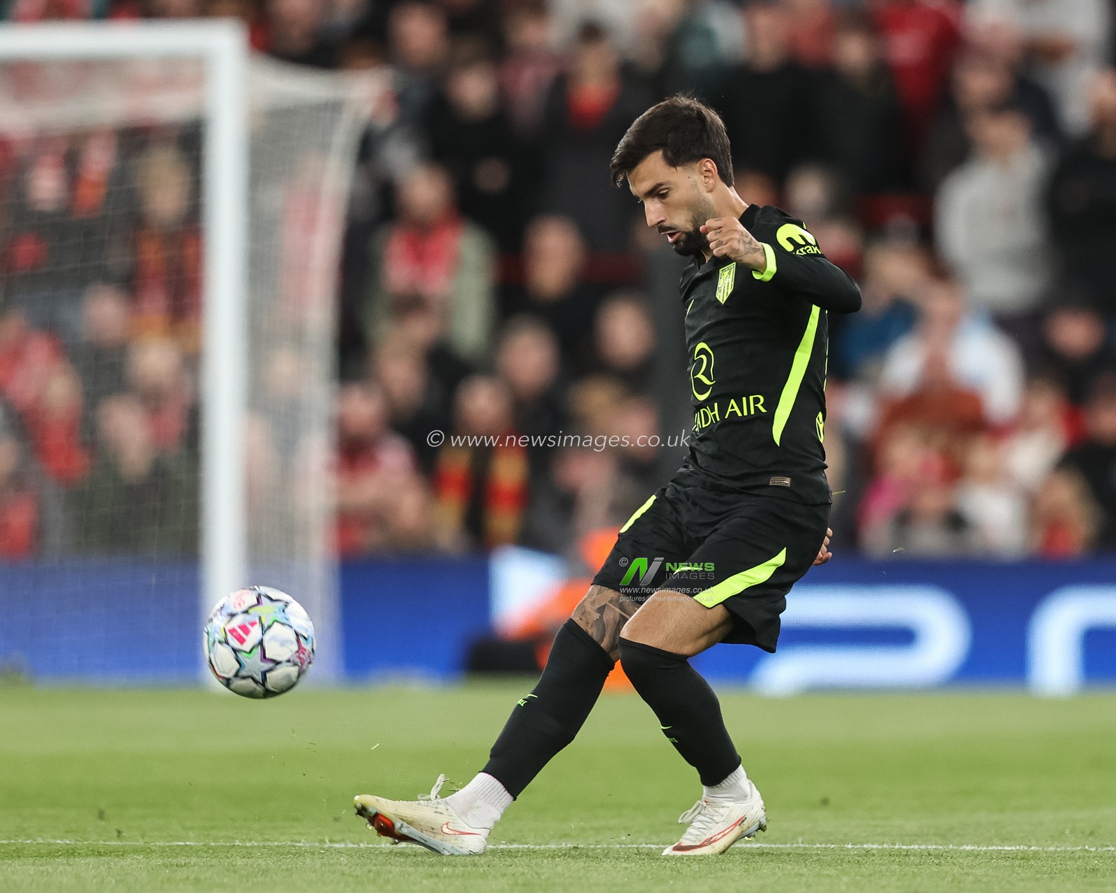 Alex Baena of Atlético Madrid passes the ball during the UEFA Champions League Matchday 1 of 8 match Liverpool vs Atletico Madrid at Anfield, Liverpool, United Kingdom on 09 September 2026

(Photo by Alfie Cosgrove/News Images)