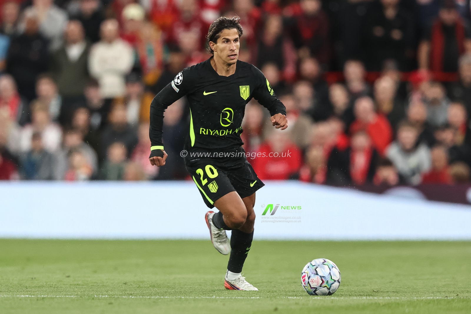 Giuliano Simeone of Atlético Madrid breaks with the ball during the UEFA Champions League Matchday 1 of 8 match Liverpool vs Atletico Madrid at Anfield, Liverpool, United Kingdom on 09 September 2026

(Photo by Alfie Cosgrove/News Images)