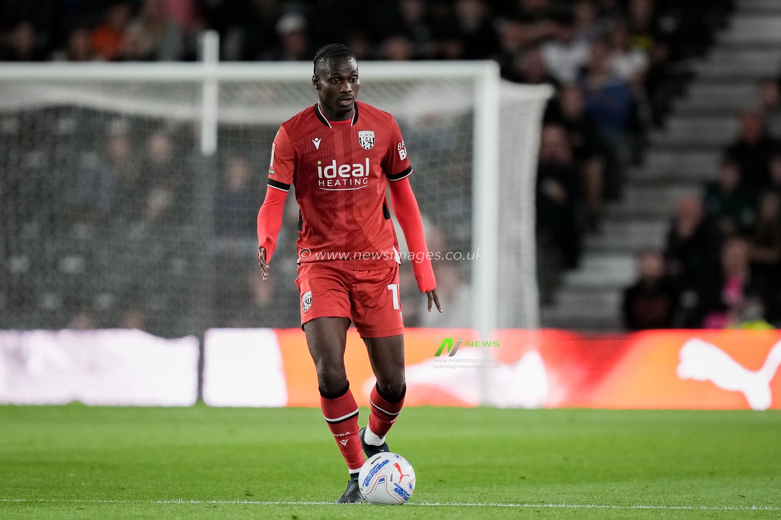 Ousmane Diakite of West Bromwich Albion controls the ball  during the Sky Bet Championship match Derby County vs West Bromwich Albion at Pride Park Stadium, Derby, United Kingdom on 09 September 2026

(Photo by Maynard Manyowa/News Images)