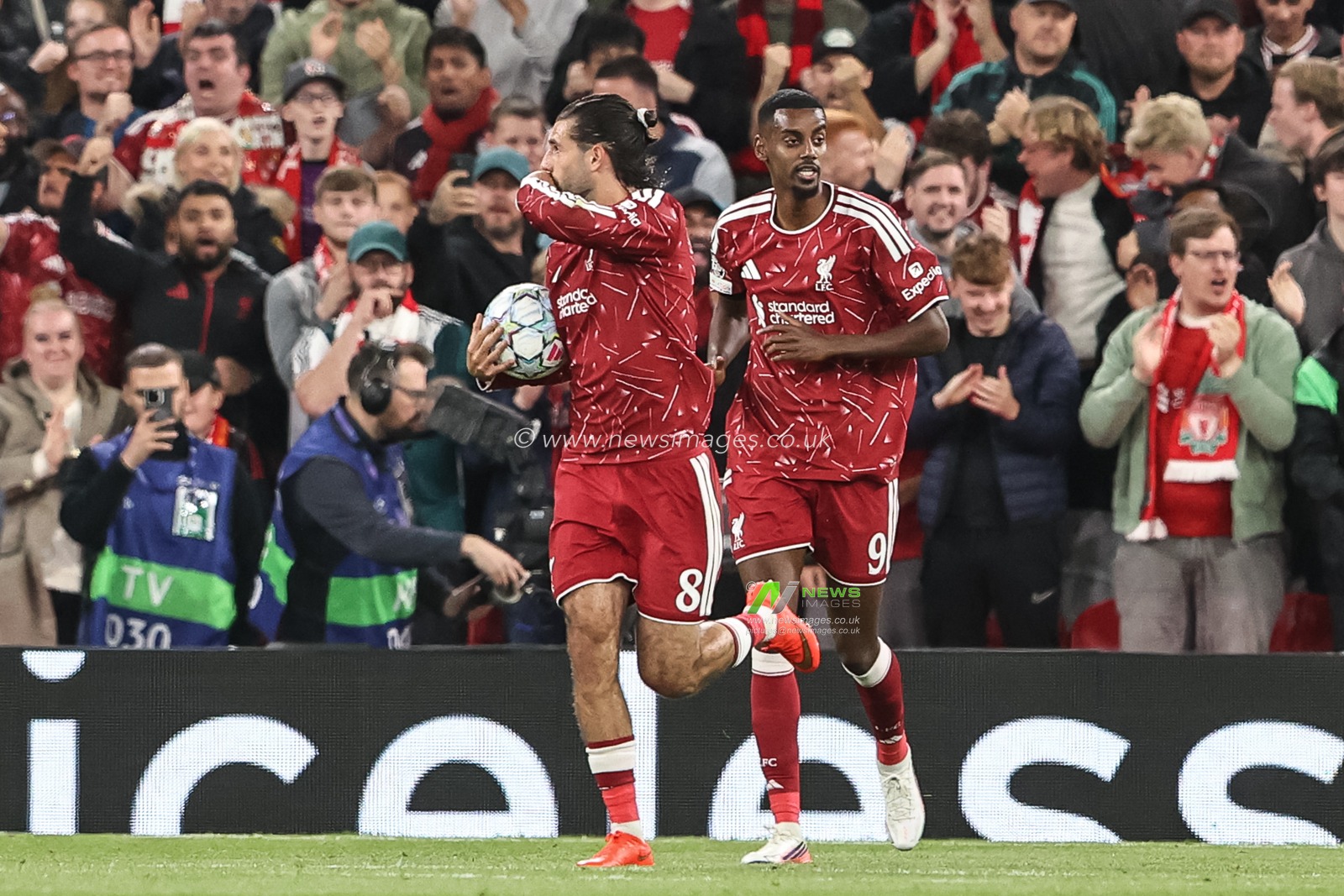 Dominik Szoboszlai of Liverpool celebrates his goal to make it 1-1 during the UEFA Champions League Matchday 1 of 8 match Liverpool vs Atletico Madrid at Anfield, Liverpool, United Kingdom on 09 September 2026

(Photo by Alfie Cosgrove/News Images)