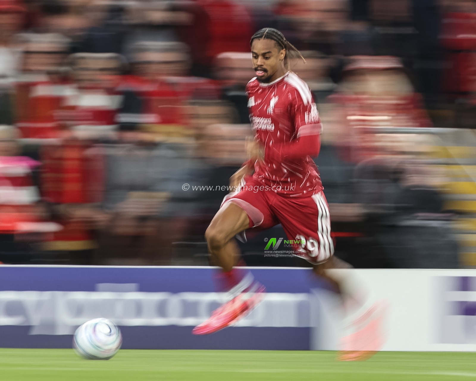 Bradley Barcola of Liverpool breaks with the ball during the UEFA Champions League Matchday 1 of 8 match Liverpool vs Atletico Madrid at Anfield, Liverpool, United Kingdom on 09 September 2026

(Photo by Alfie Cosgrove/News Images)