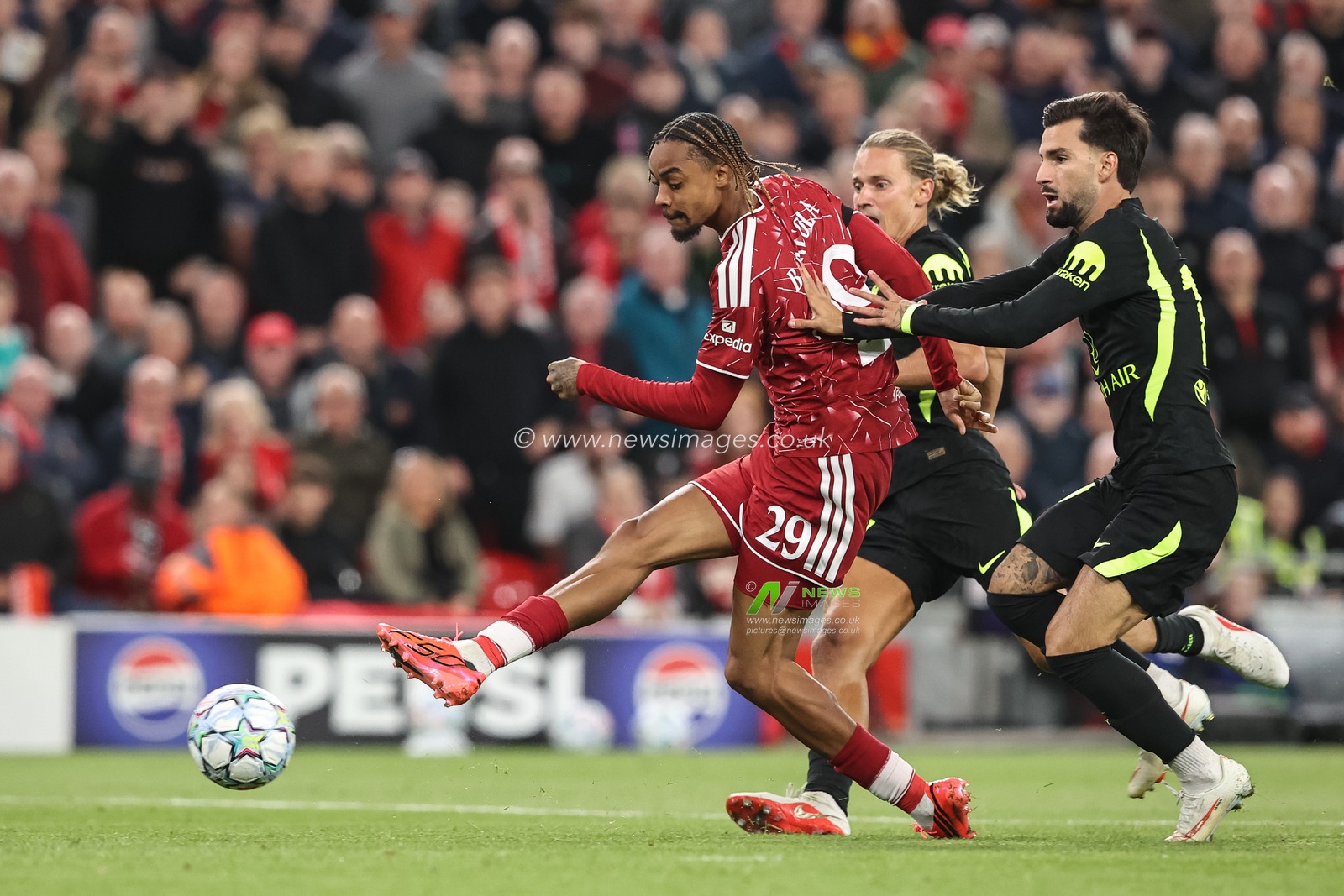 Bradley Barcola of Liverpool shoots on goal during the UEFA Champions League Matchday 1 of 8 match Liverpool vs Atletico Madrid at Anfield, Liverpool, United Kingdom on 09 September 2026

(Photo by Alfie Cosgrove/News Images)