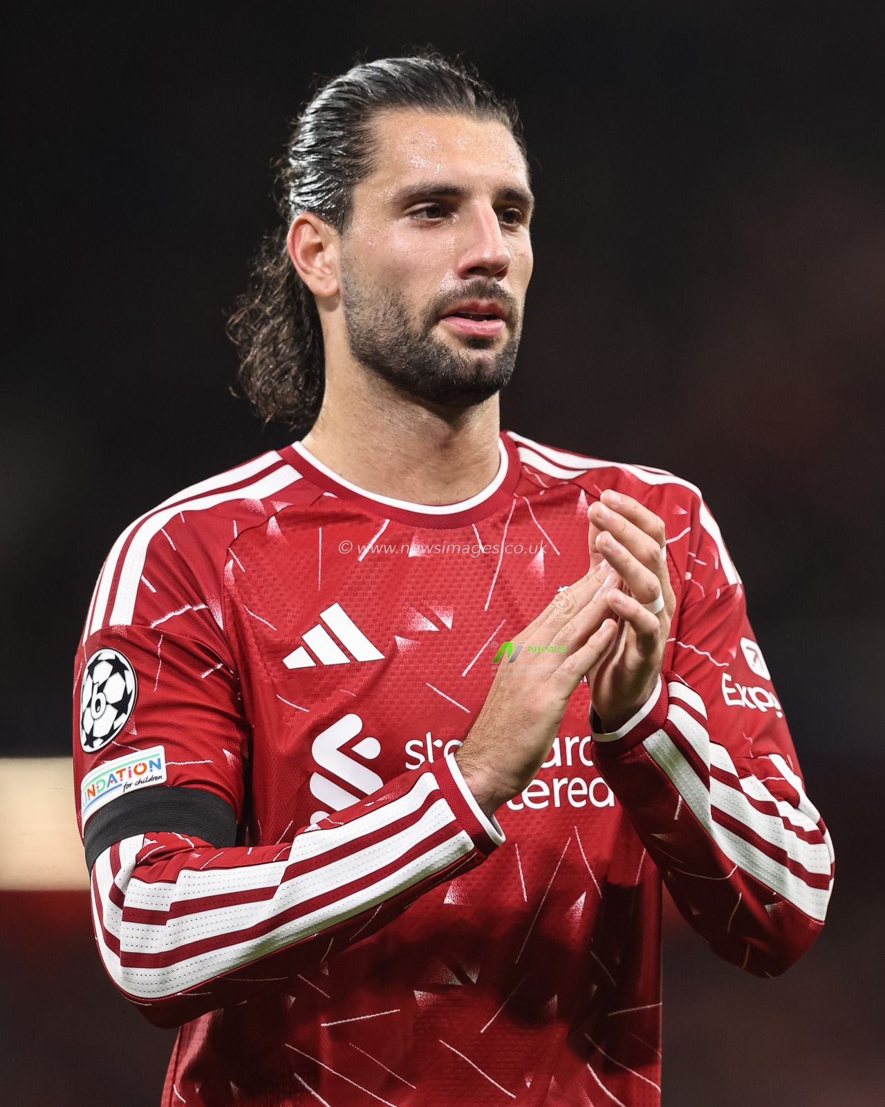 Dominik Szoboszlai of Liverpool applauds the fans during the UEFA Champions League Matchday 1 of 8 match Liverpool vs Atletico Madrid at Anfield, Liverpool, United Kingdom on 09 September 2026

(Photo by Alfie Cosgrove/News Images)