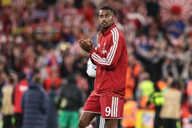 Alexander Isak of Liverpool applauds the fans during the UEFA Champions League Matchday 1 of 8 match Liverpool vs Atletico Madrid at Anfield, Liverpool, United Kingdom on 09 September 2026

(Photo by Alfie Cosgrove/News Images)