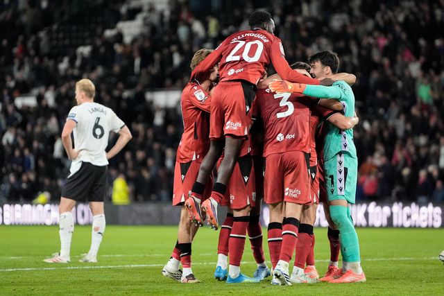 West Brom players celebrate their team win with a huddle in the middle during the Sky Bet Championship match Derby County vs West Bromwich Albion at Pride Park Stadium, Derby, United Kingdom on 09 September 2026

(Photo by Maynard Manyowa/News Images)