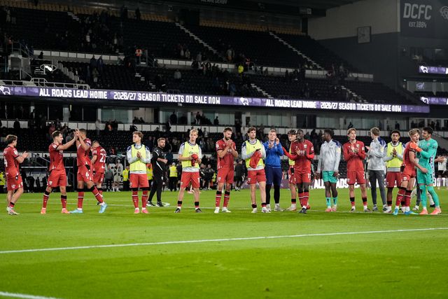 West Brom players celebrate their team win with a huddle in the middle during the Sky Bet Championship match Derby County vs West Bromwich Albion at Pride Park Stadium, Derby, United Kingdom on 09 September 2026

(Photo by Maynard Manyowa/News Images)