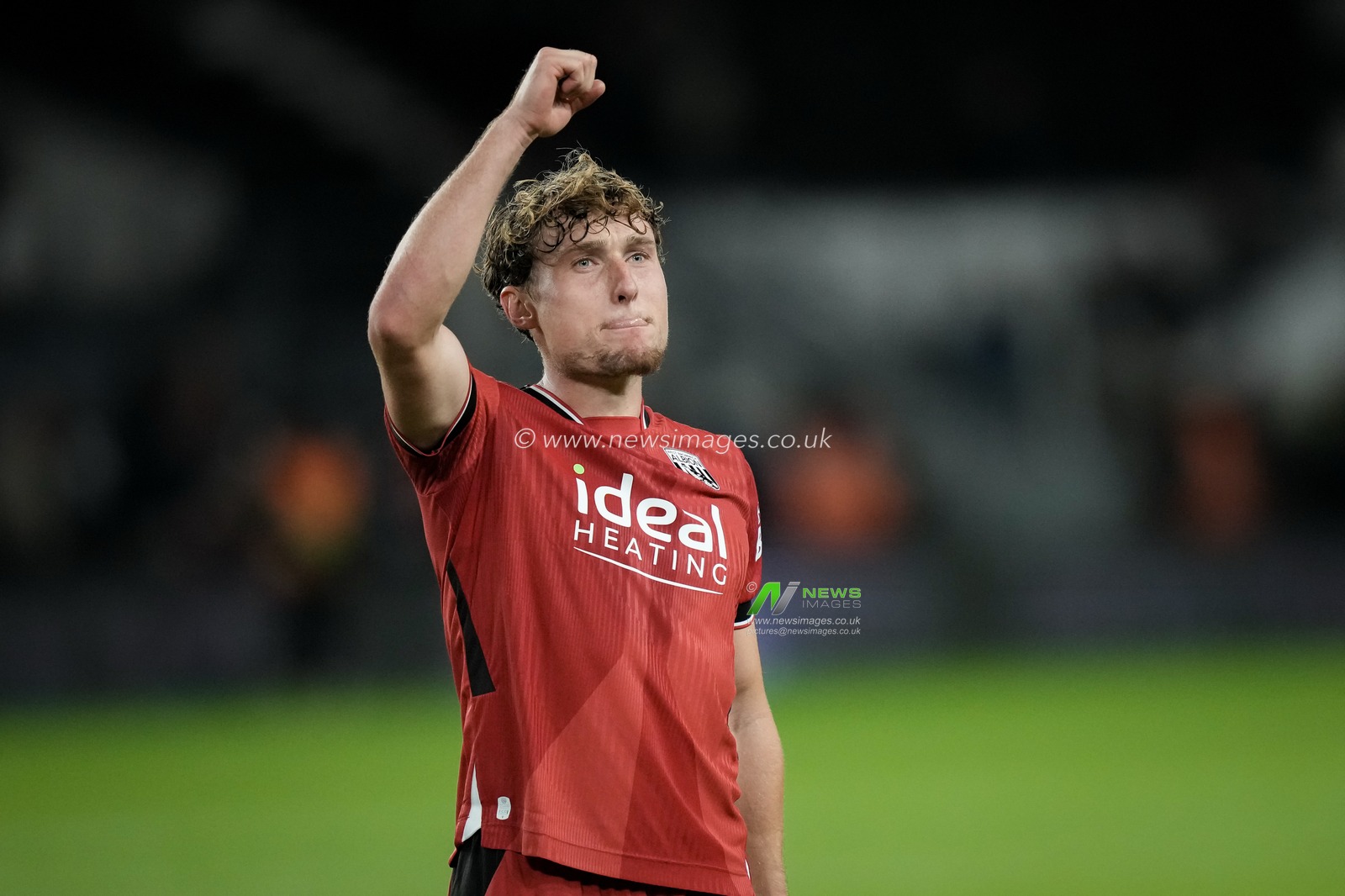 Callum Styles of West Bromwich Albion applauds the fans after the final whistle during the Sky Bet Championship match Derby County vs West Bromwich Albion at Pride Park Stadium, Derby, United Kingdom on 09 September 2026

(Photo by Maynard Manyowa/News Images)