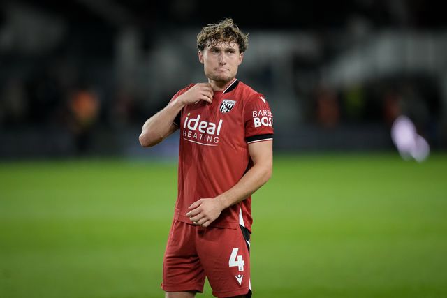 Callum Styles of West Bromwich Albion applauds the fans after the final whistle during the Sky Bet Championship match Derby County vs West Bromwich Albion at Pride Park Stadium, Derby, United Kingdom on 09 September 2026

(Photo by Maynard Manyowa/News Images)