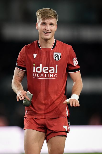 Jimmy Jay-Morgan of West Bromwich Albion applauds the fans after the final whistle  during the Sky Bet Championship match Derby County vs West Bromwich Albion at Pride Park Stadium, Derby, United Kingdom on 09 September 2026

(Photo by Maynard Manyowa/News Images)