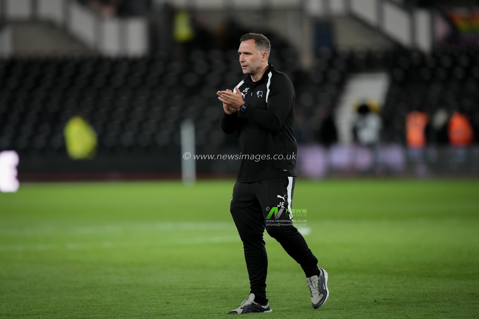 John Eustace manager of Derby County applauds the fans after the final whistle  during the Sky Bet Championship match Derby County vs West Bromwich Albion at Pride Park Stadium, Derby, United Kingdom on 09 September 2026

(Photo by Maynard Manyowa/News Images)