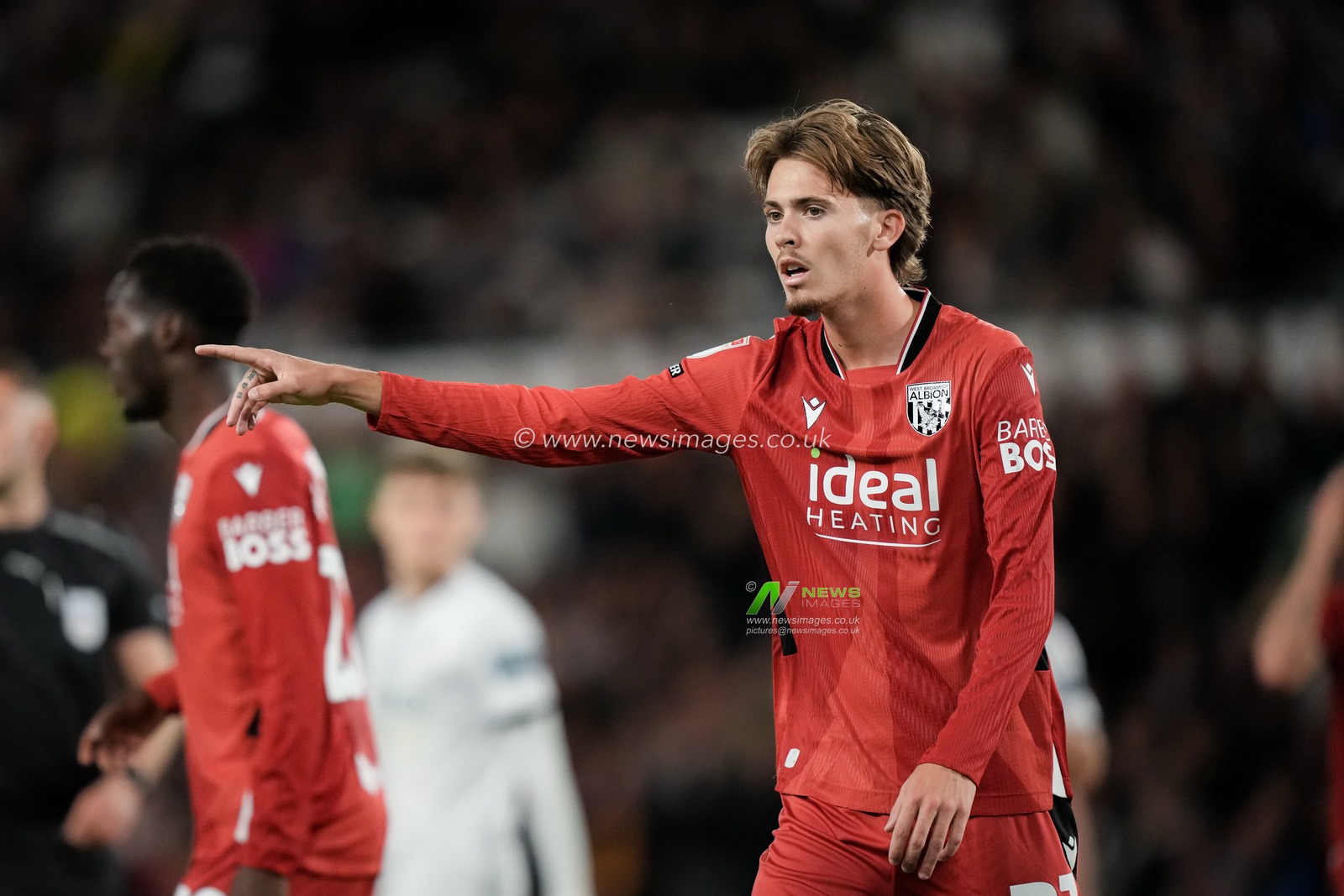 Isaac Price of West Bromwich Albion gives his team instructions  during the Sky Bet Championship match Derby County vs West Bromwich Albion at Pride Park Stadium, Derby, United Kingdom on 09 September 2026

(Photo by Maynard Manyowa/News Images)