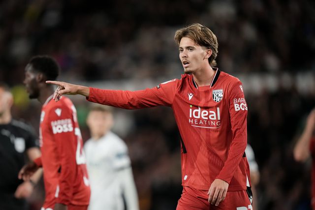 Isaac Price of West Bromwich Albion gives his team instructions  during the Sky Bet Championship match Derby County vs West Bromwich Albion at Pride Park Stadium, Derby, United Kingdom on 09 September 2026

(Photo by Maynard Manyowa/News Images)