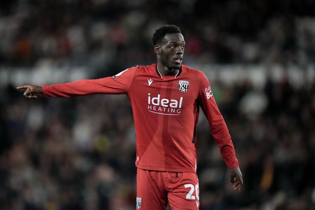 Rabby Nzingoula of West Bromwich Albion gives his team instructions  during the Sky Bet Championship match Derby County vs West Bromwich Albion at Pride Park Stadium, Derby, United Kingdom on 09 September 2026

(Photo by Maynard Manyowa/News Images)