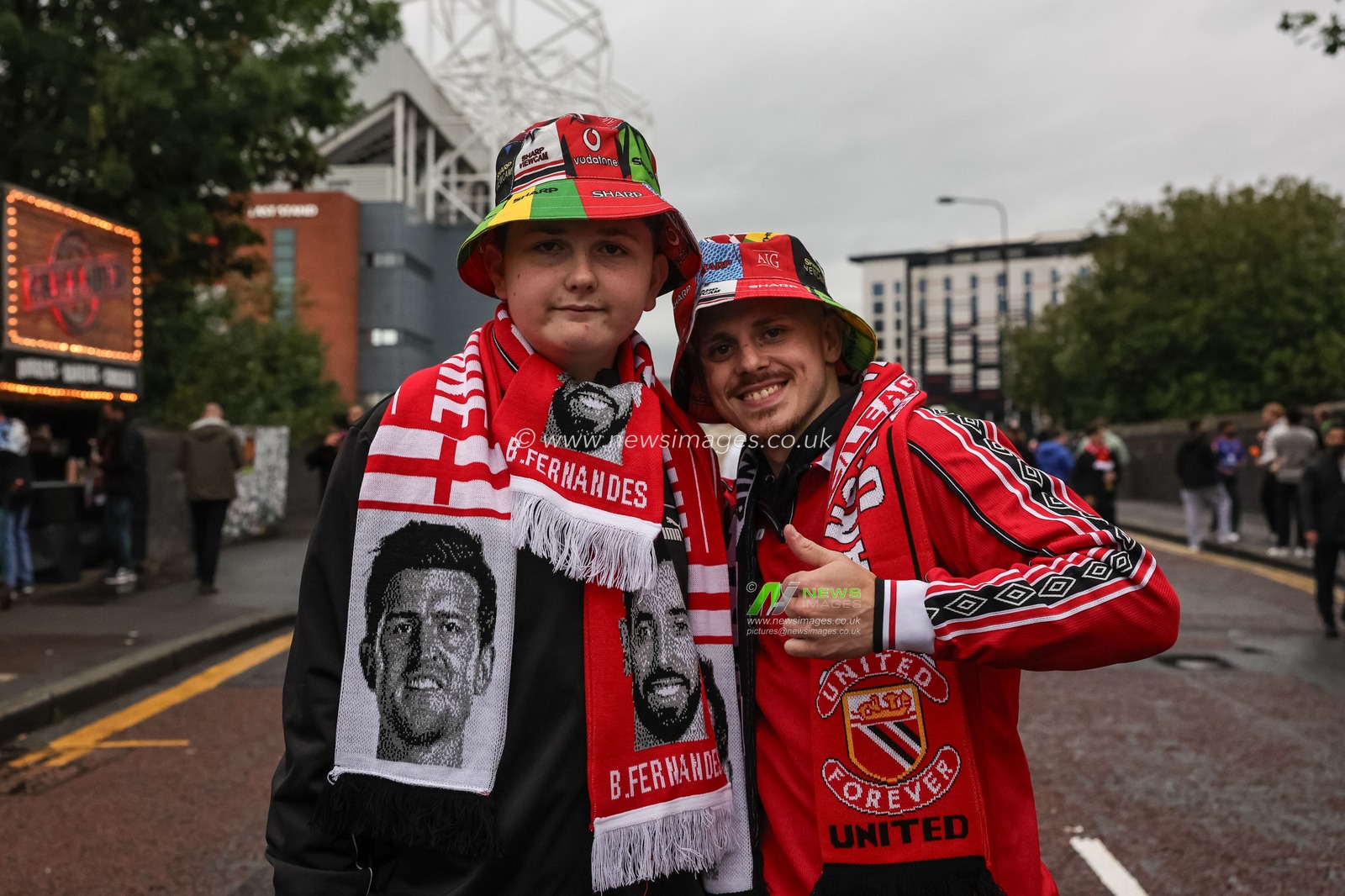 Manchester United fans make their way to Old Trafford during the UEFA Champions League Matchday 1 of 8 match Manchester United vs Sabah FK at Old Trafford, Manchester, United Kingdom on 10 September 2026

(Photo by Mark Cosgrove/News Images)