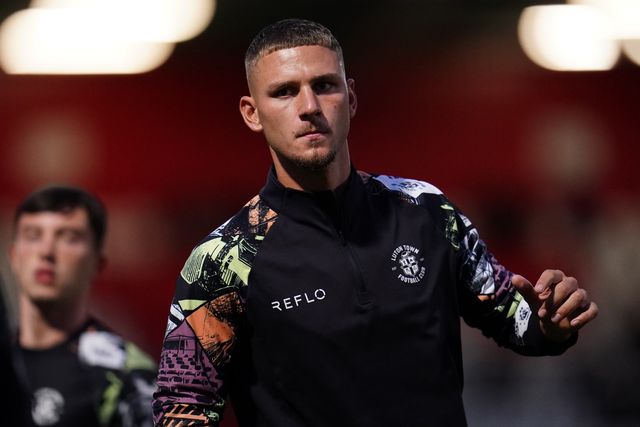 Jamie Donley of Luton Town warming up ahead of kick off during the Sky Bet League One match Stevenage vs Luton Town at Lamex Stadium, Stevenage, United Kingdom on 10 September 2026

(Photo by Harvey Murphy/News Images)